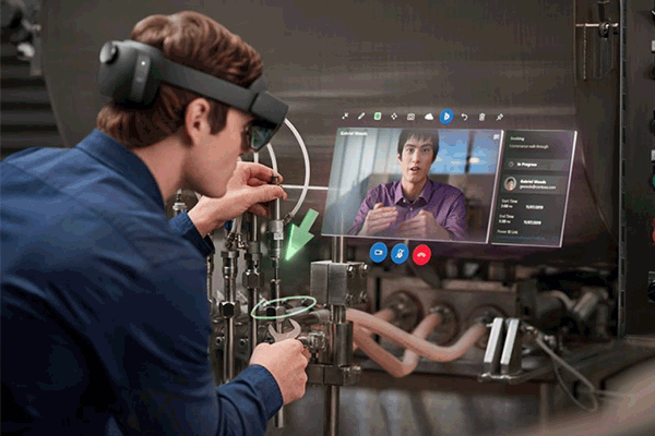 A service employee video calls and explains the next steps to an engineer, who can see this information on data glasses.